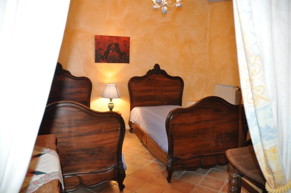 Le Petit Labouret Hotel Revest-du-Bion Bagian luar foto