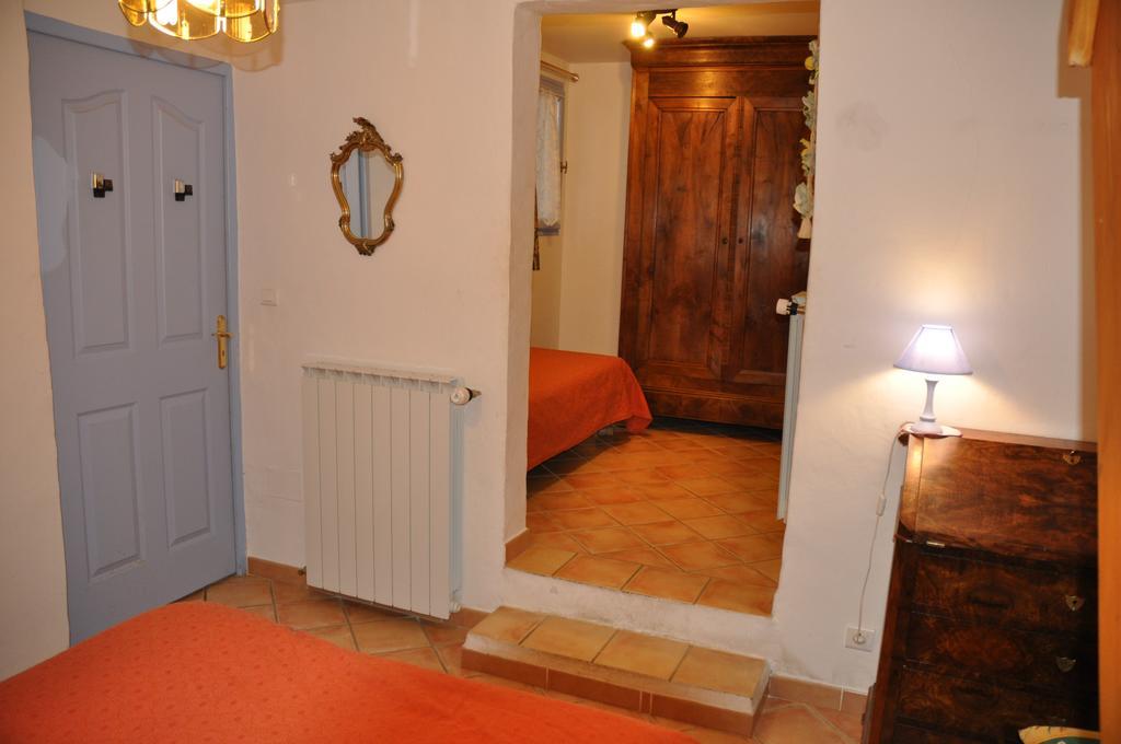 Le Petit Labouret Hotel Revest-du-Bion Bagian luar foto
