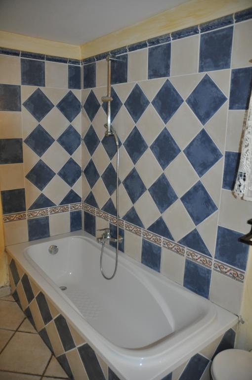 Le Petit Labouret Hotel Revest-du-Bion Bagian luar foto
